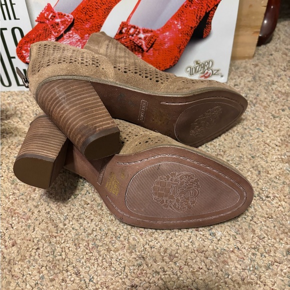 🆕Vince Camuto Brown Ankle Booties - Picture 12 of 12